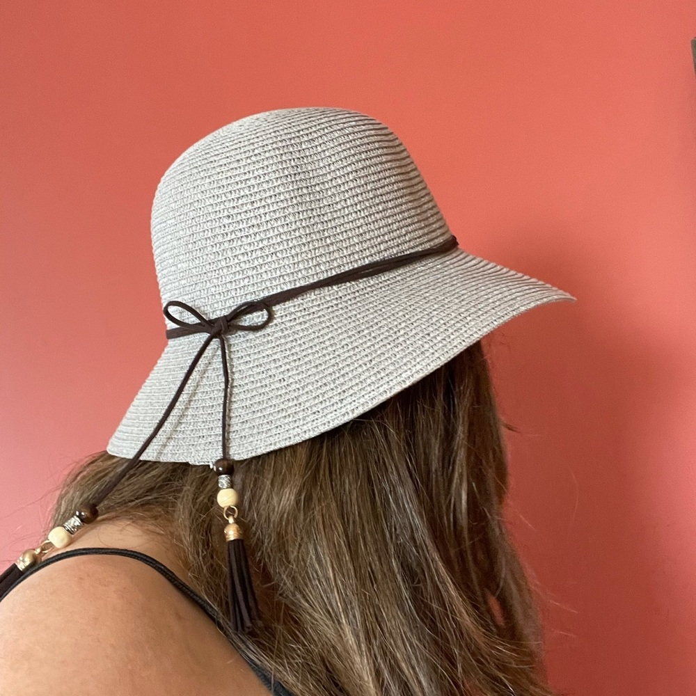 Beautiful Gray straw hat adjustable new with tags